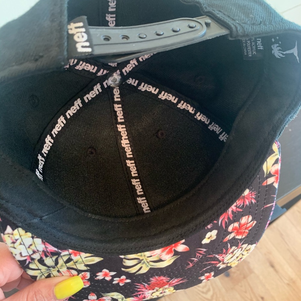 Neff hat - Picture 4 of 4